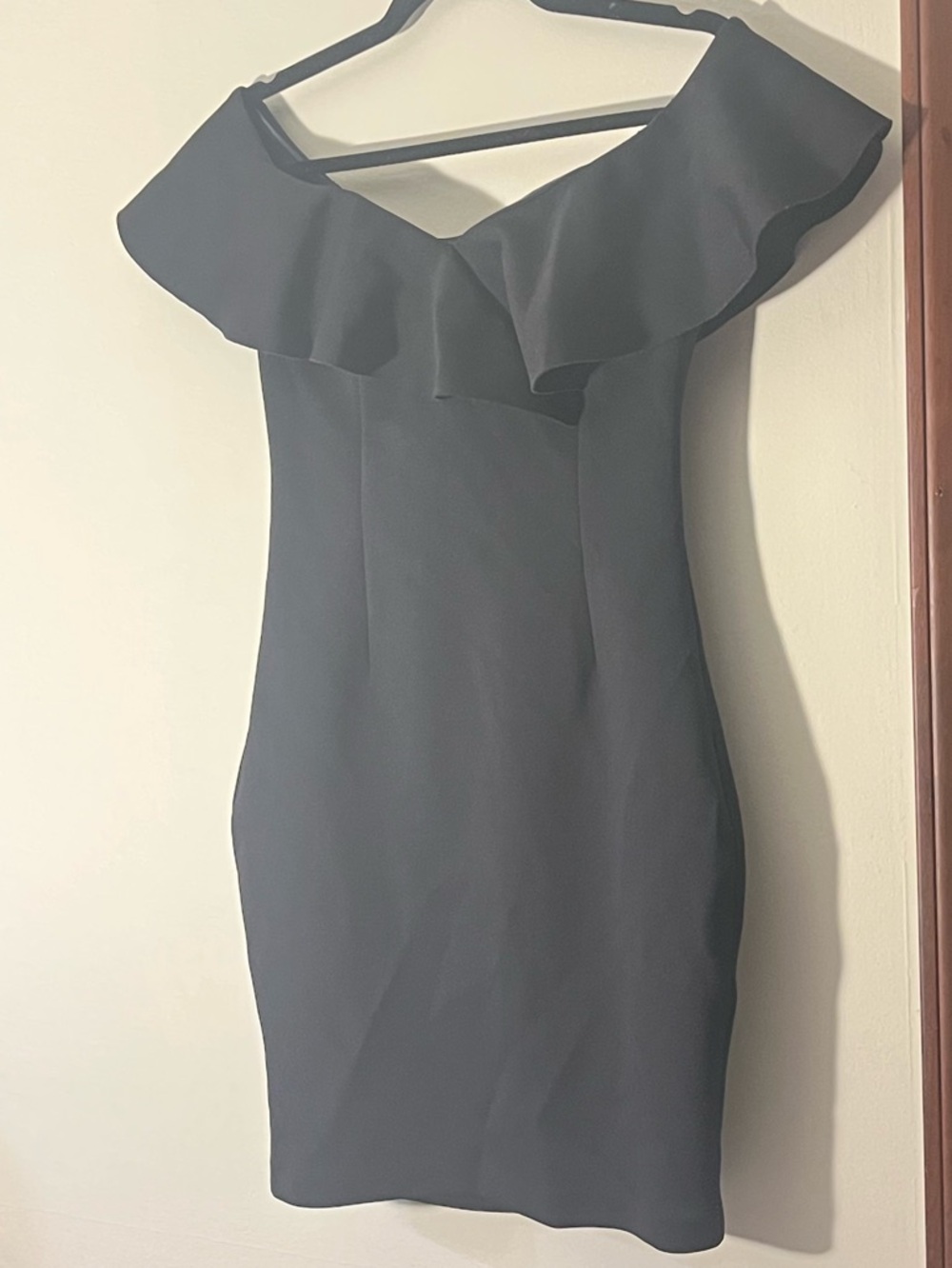 Guess Bodycon Mini Off the Shoulder Black Ruffle Mini Dress Small